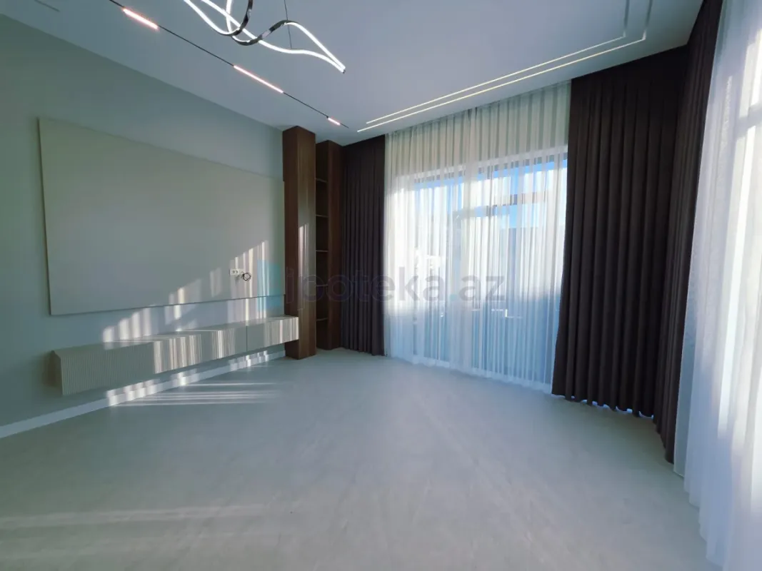 Satılır 5 otaqlı mənzil 260 m²
