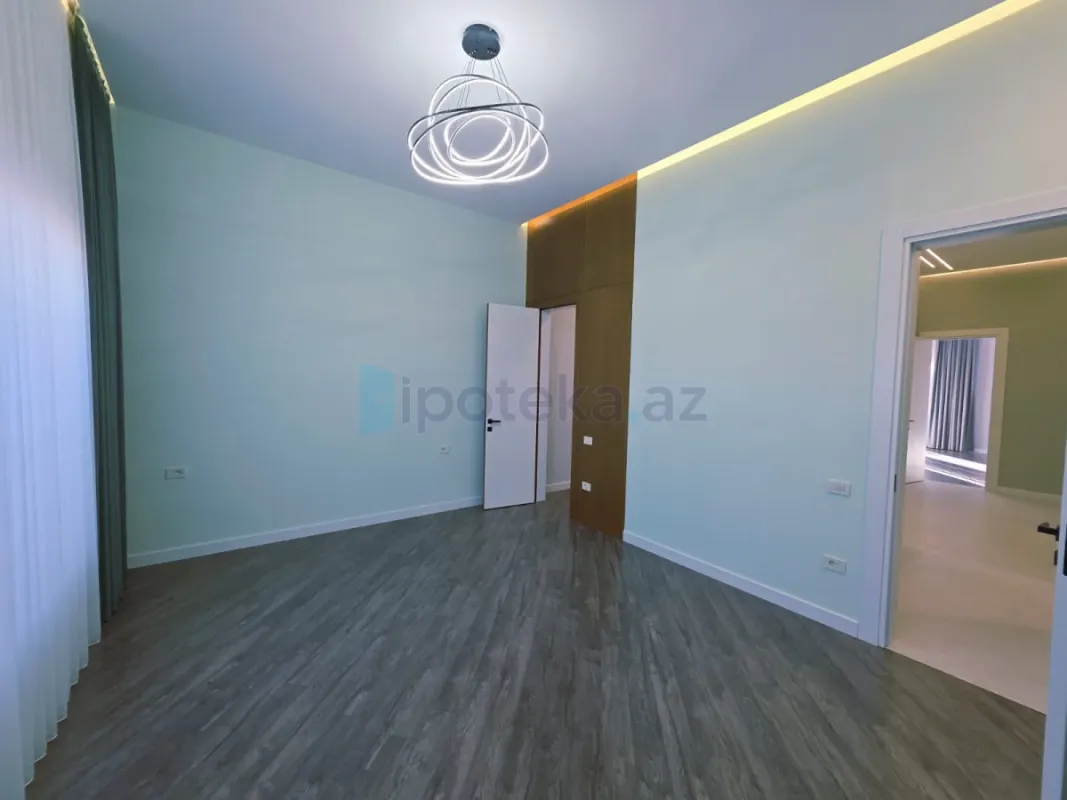 Satılır 5 otaqlı mənzil 260 m²