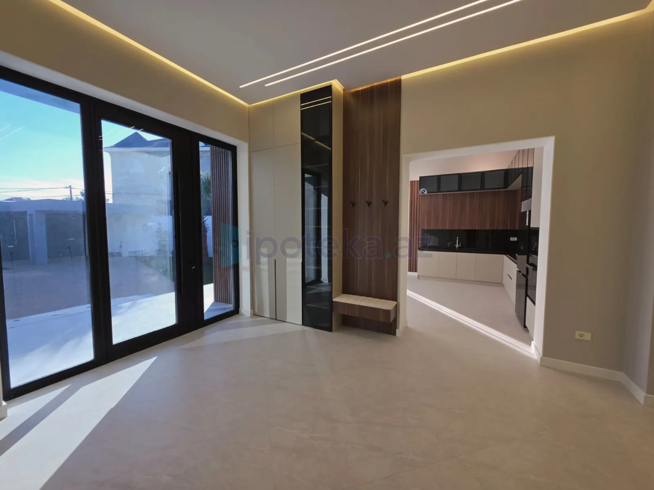 Satılır 5 otaqlı mənzil 260 m²