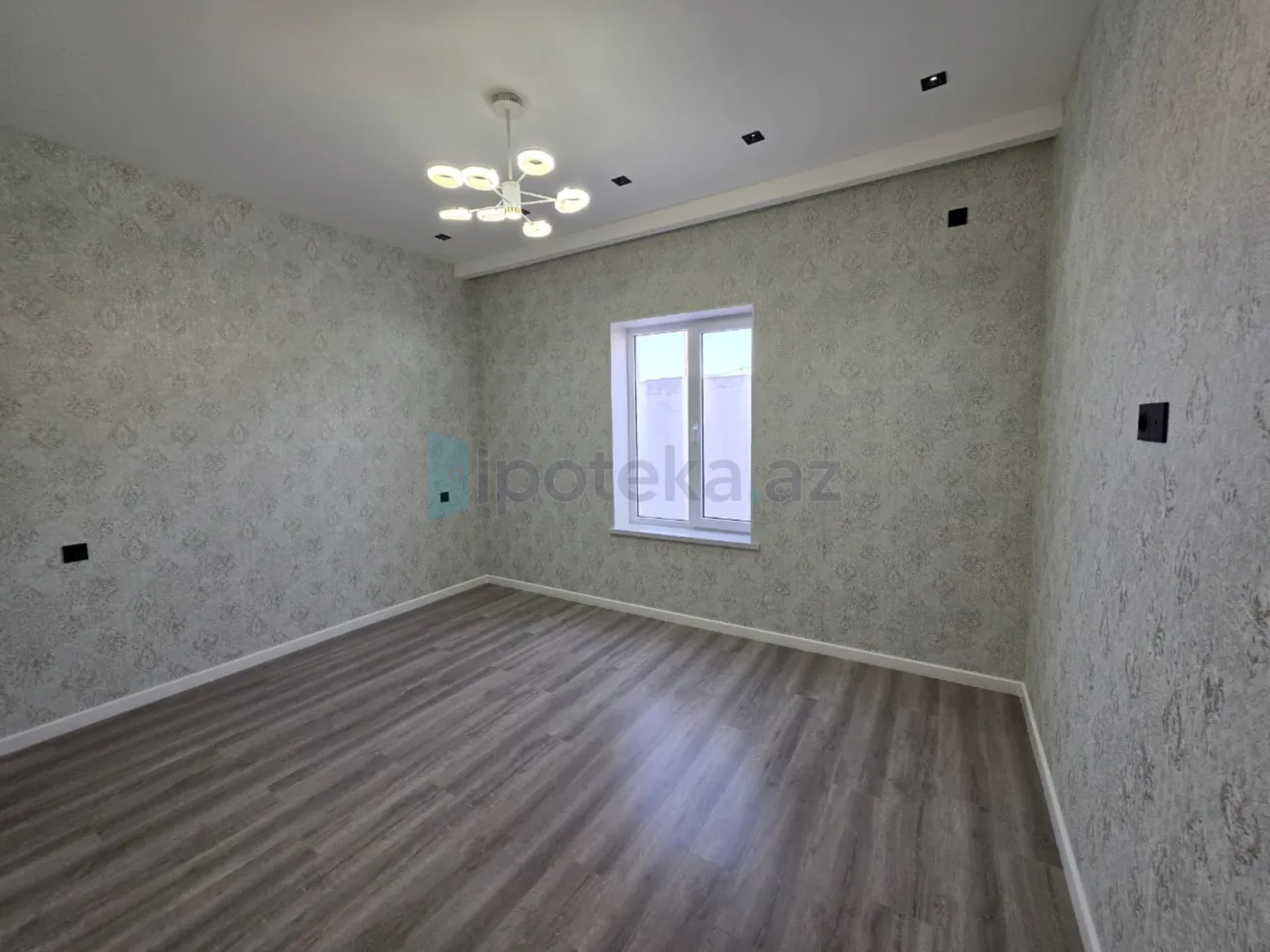 Satılır 4 otaqlı mənzil 120 m²