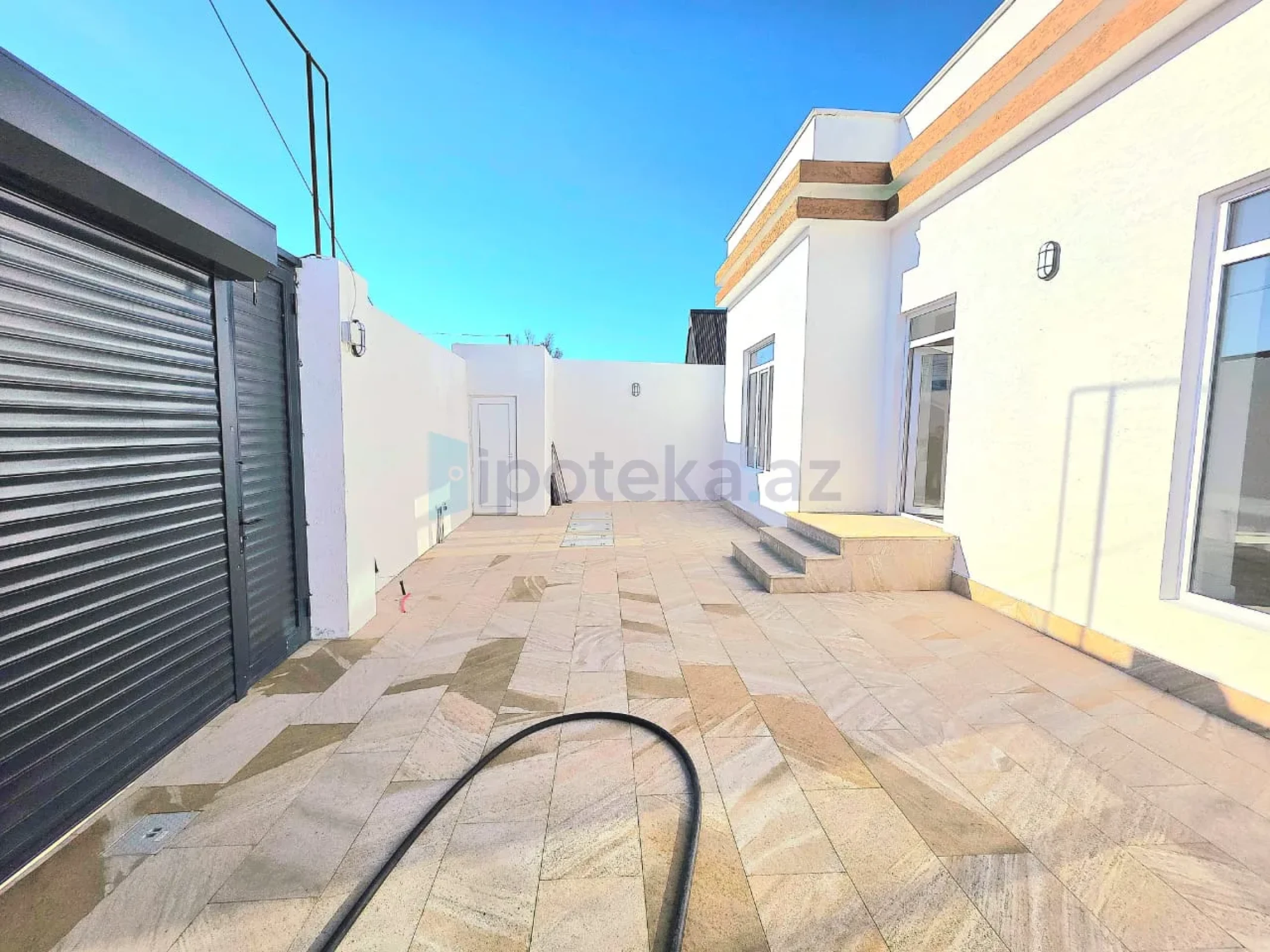 Satılır 4 otaqlı mənzil 120 m²