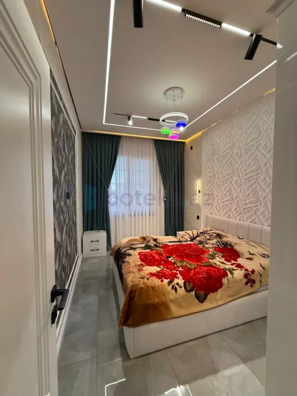 Satılır 6 otaqlı həyət evi 300 m²