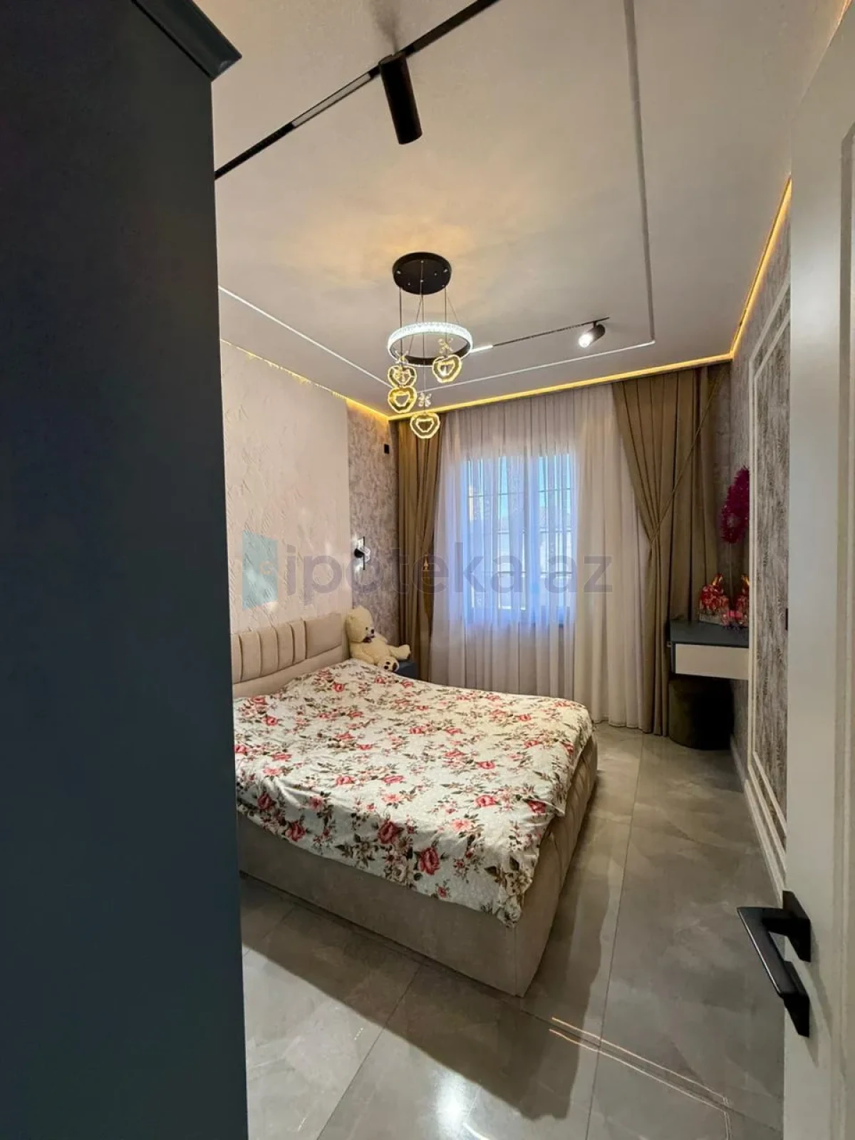 Satılır 6 otaqlı həyət evi 300 m²