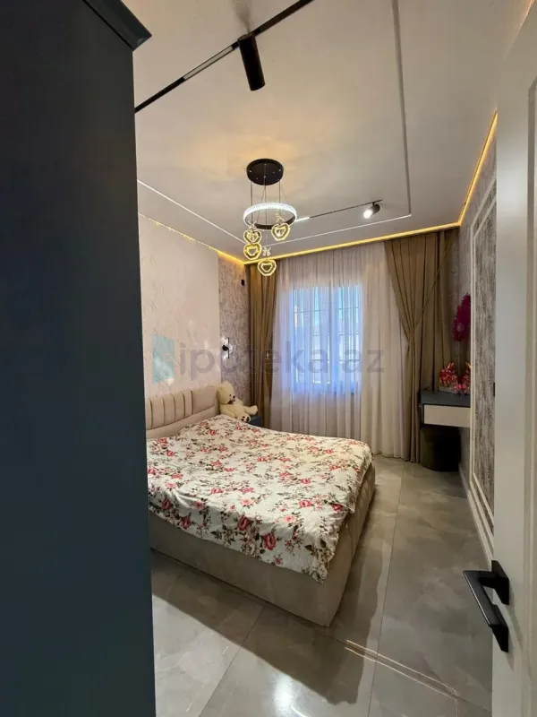 Satılır 6 otaqlı həyət evi 300 m²