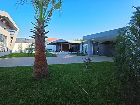 Satılır 5 otaqlı həyət evi 260 m²