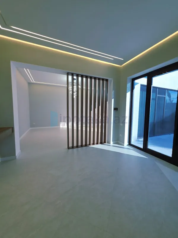 Satılır 5 otaqlı həyət evi 260 m²