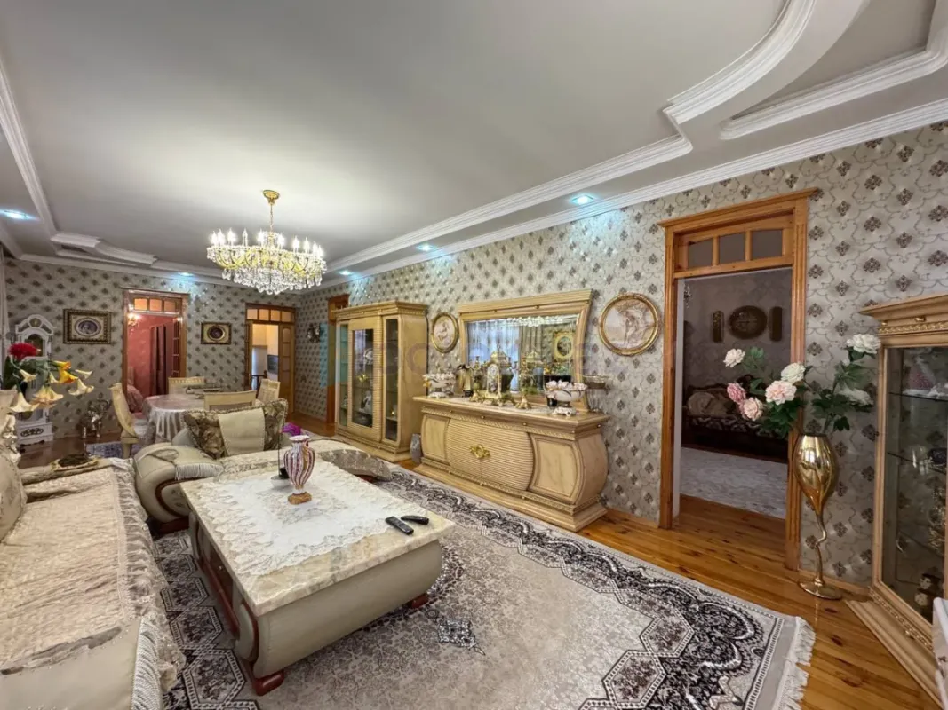 Satılır 6 otaqlı həyət evi 300 m²