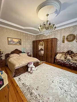 Satılır 6 otaqlı həyət evi 300 m²