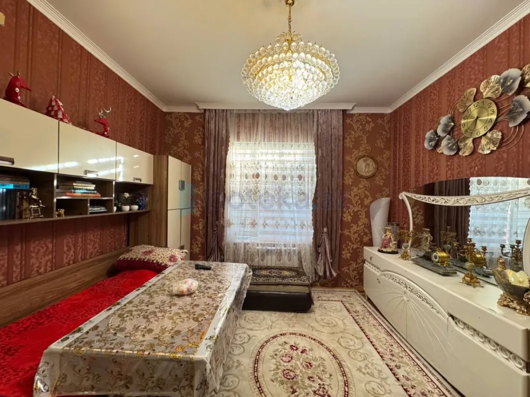 Satılır 6 otaqlı həyət evi 300 m²
