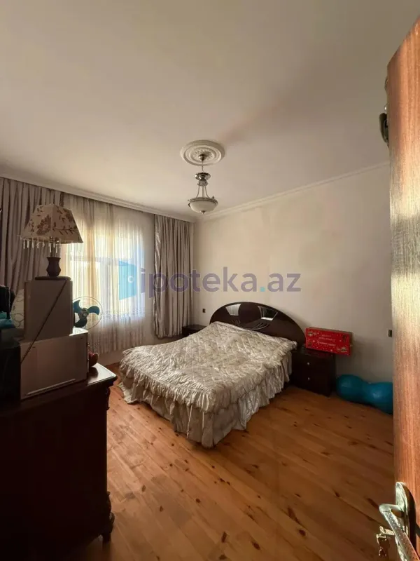 Satılır 8 otaqlı həyət evi 230 m²