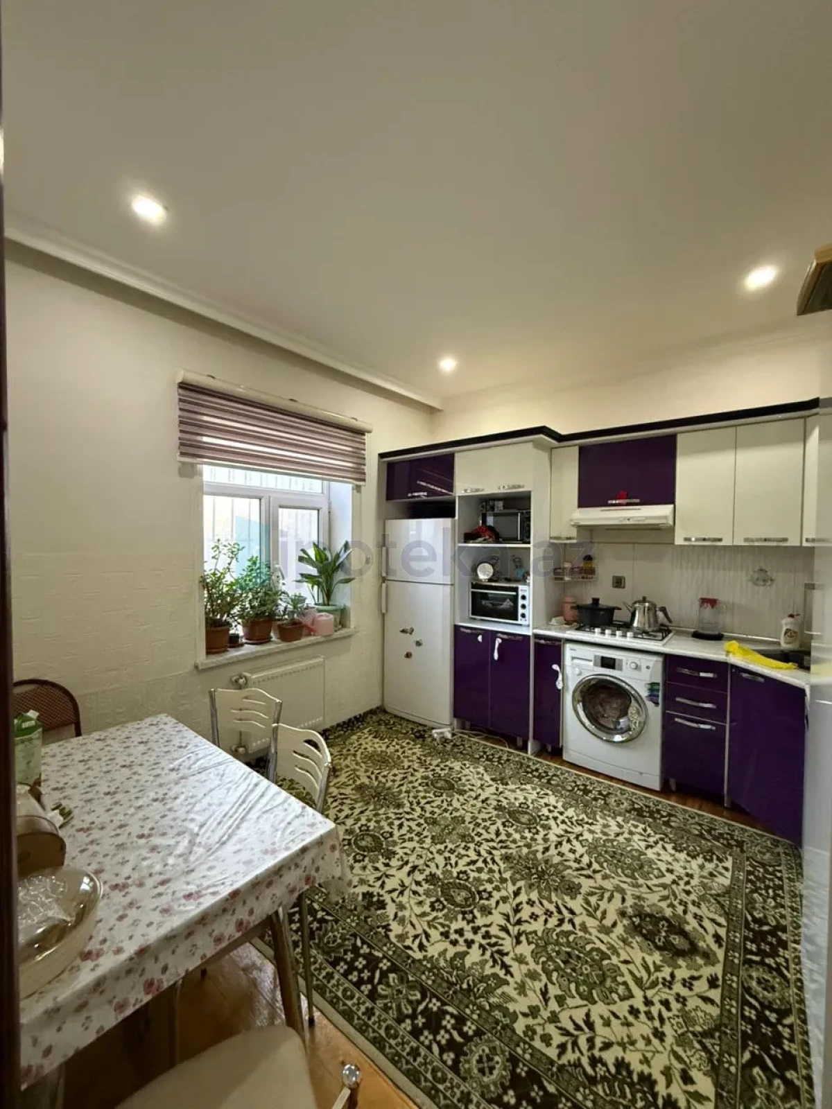 Satılır 8 otaqlı həyət evi 230 m²