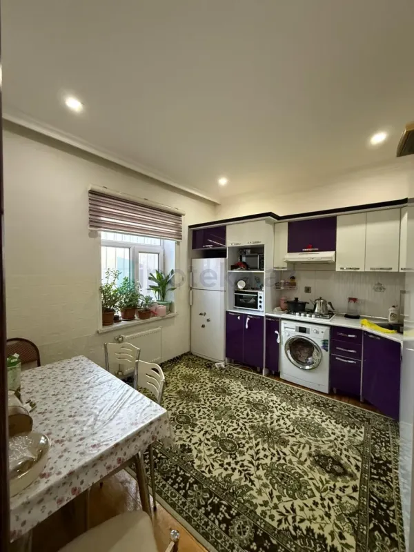 Satılır 8 otaqlı həyət evi 230 m²