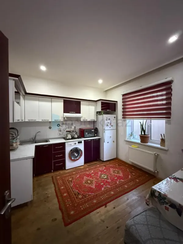 Satılır 8 otaqlı həyət evi 230 m²