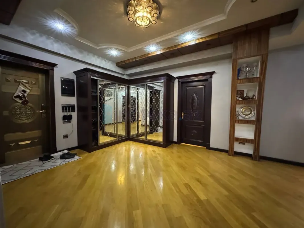 Satılır 6 otaqlı yeni tikili 360 m²