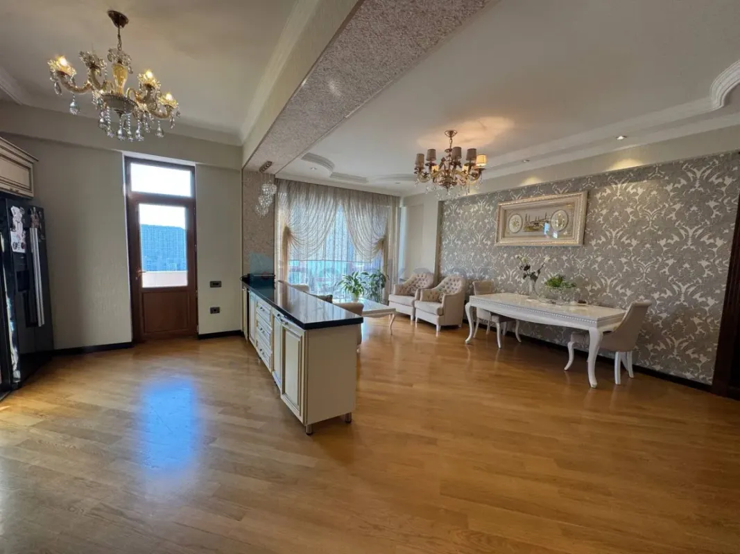 Satılır 6 otaqlı yeni tikili 360 m²
