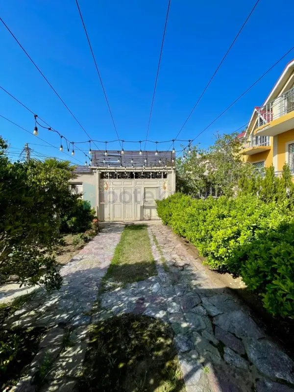 Satılır 8 otaqlı mənzil 420 m²