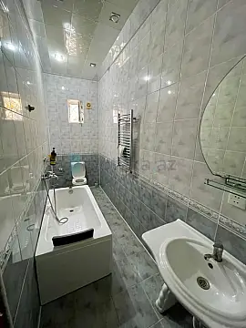 Satılır 8 otaqlı mənzil 420 m²