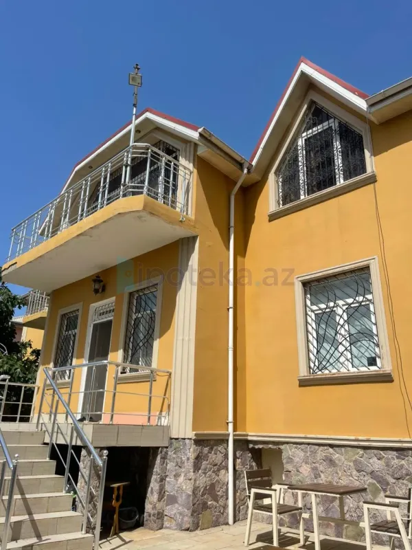 Satılır 8 otaqlı mənzil 420 m²