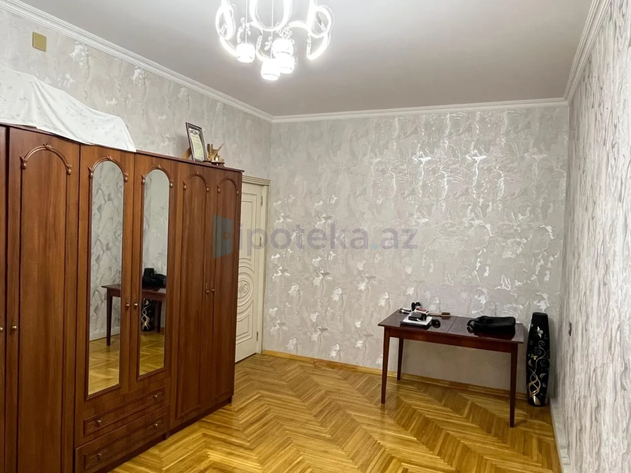 Satılır 3 otaqlı köhnə tikili 80 m²