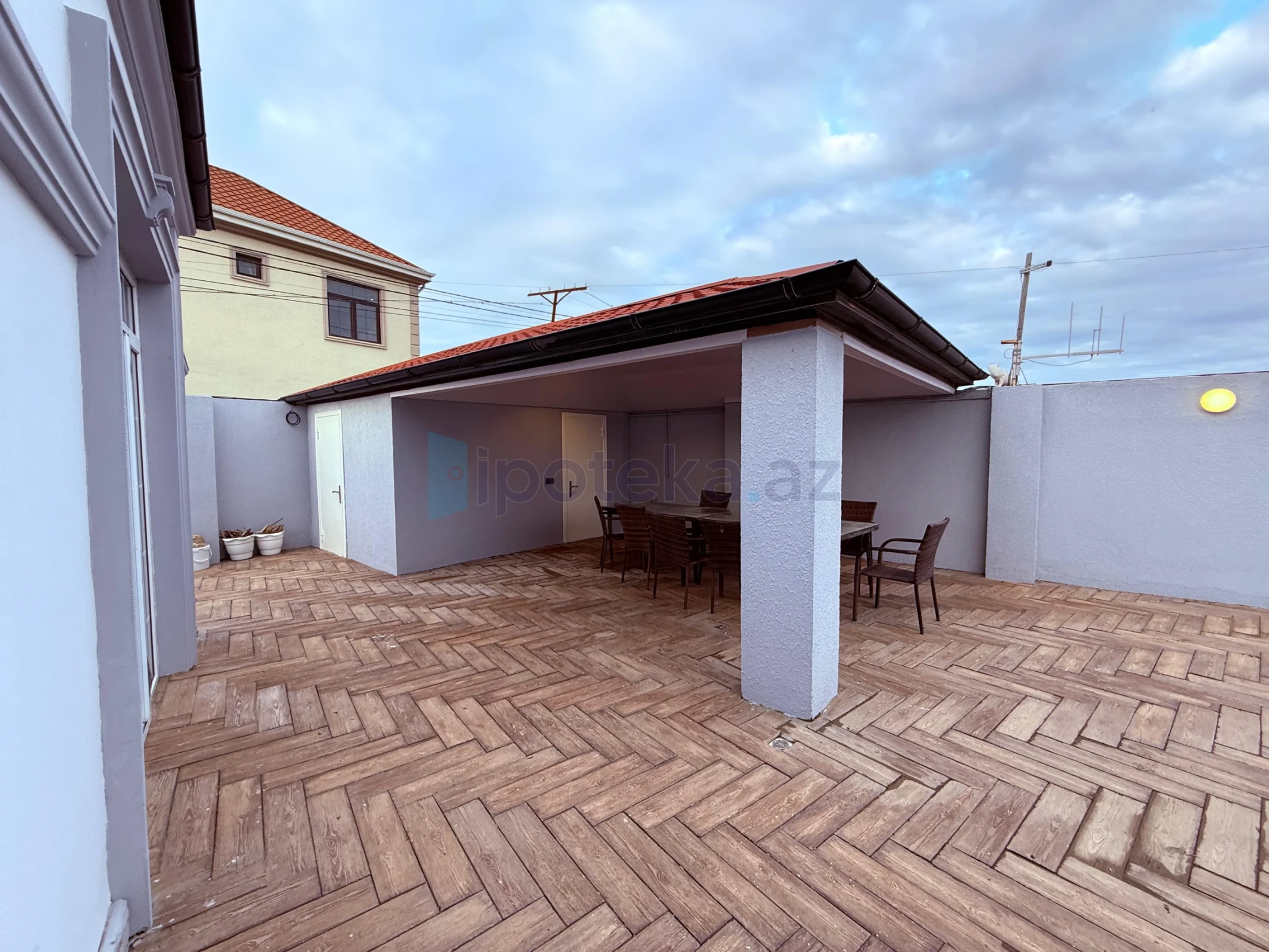 Satılır 5 otaqlı həyət evi 142 m²