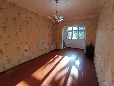 Satılır 3 otaqlı köhnə tikili 80 m²