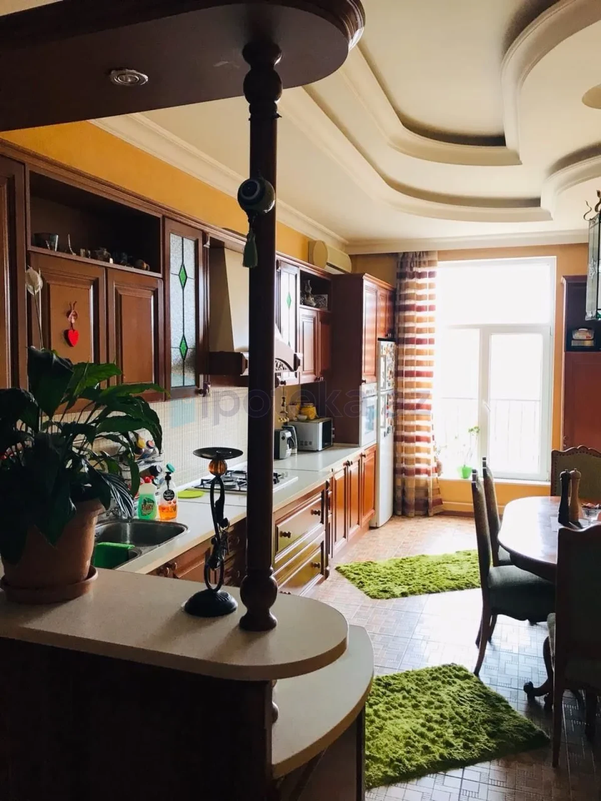 Satılır 4 otaqlı köhnə tikili 200 m²