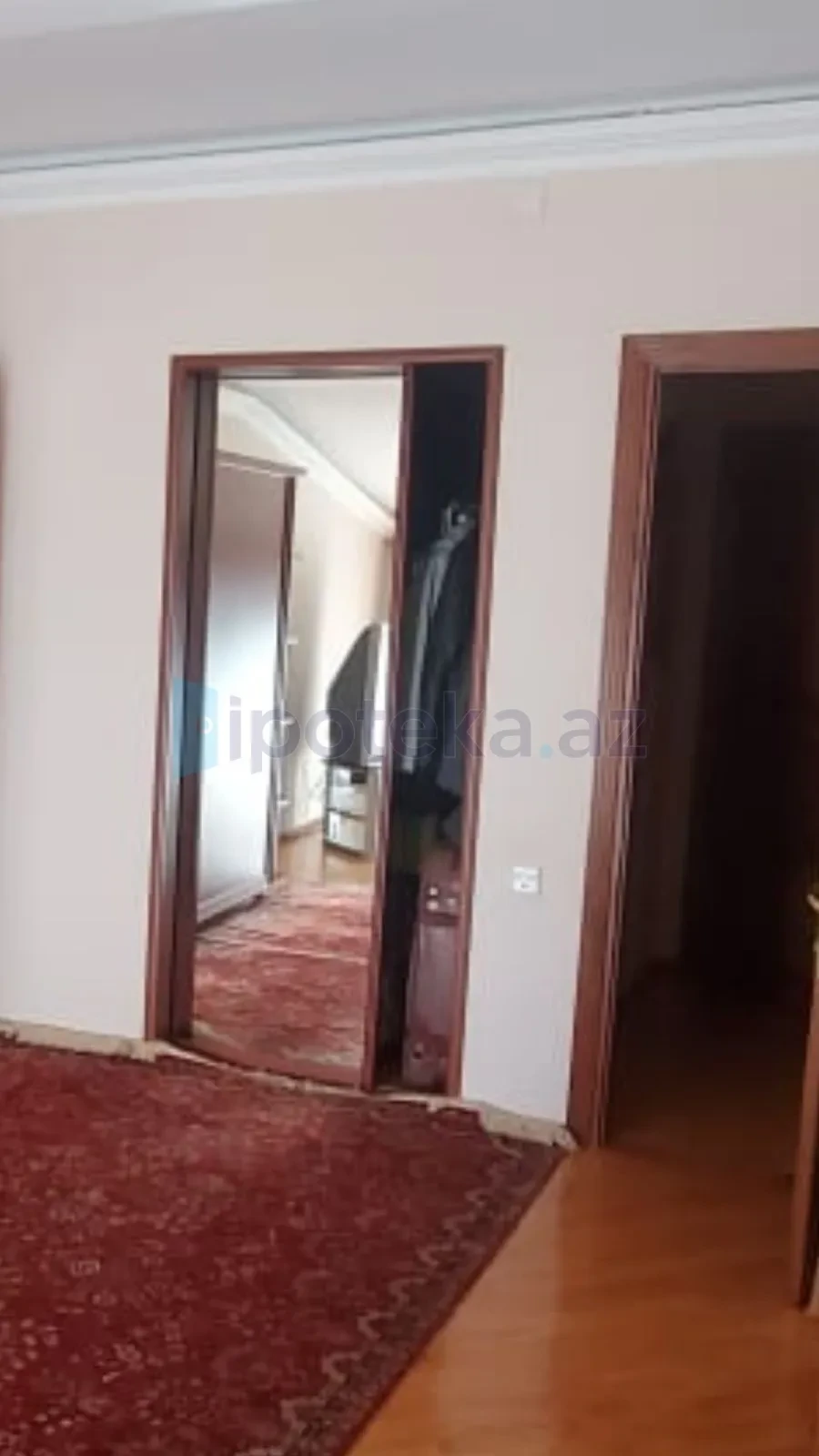 Satılır 4 otaqlı köhnə tikili 200 m²