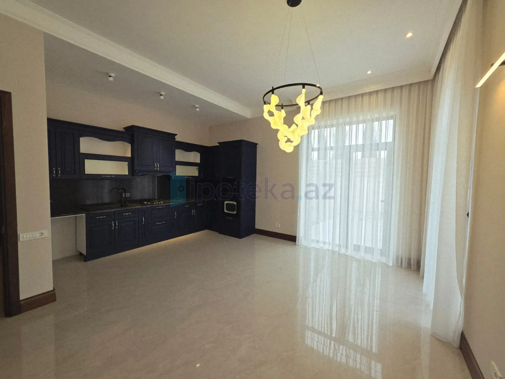 Satılır 6 otaqlı mənzil 360 m²