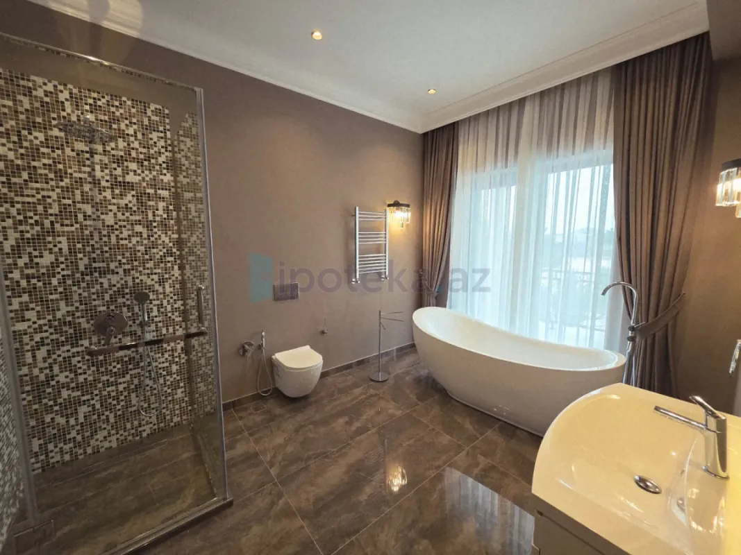 Satılır 6 otaqlı mənzil 360 m²