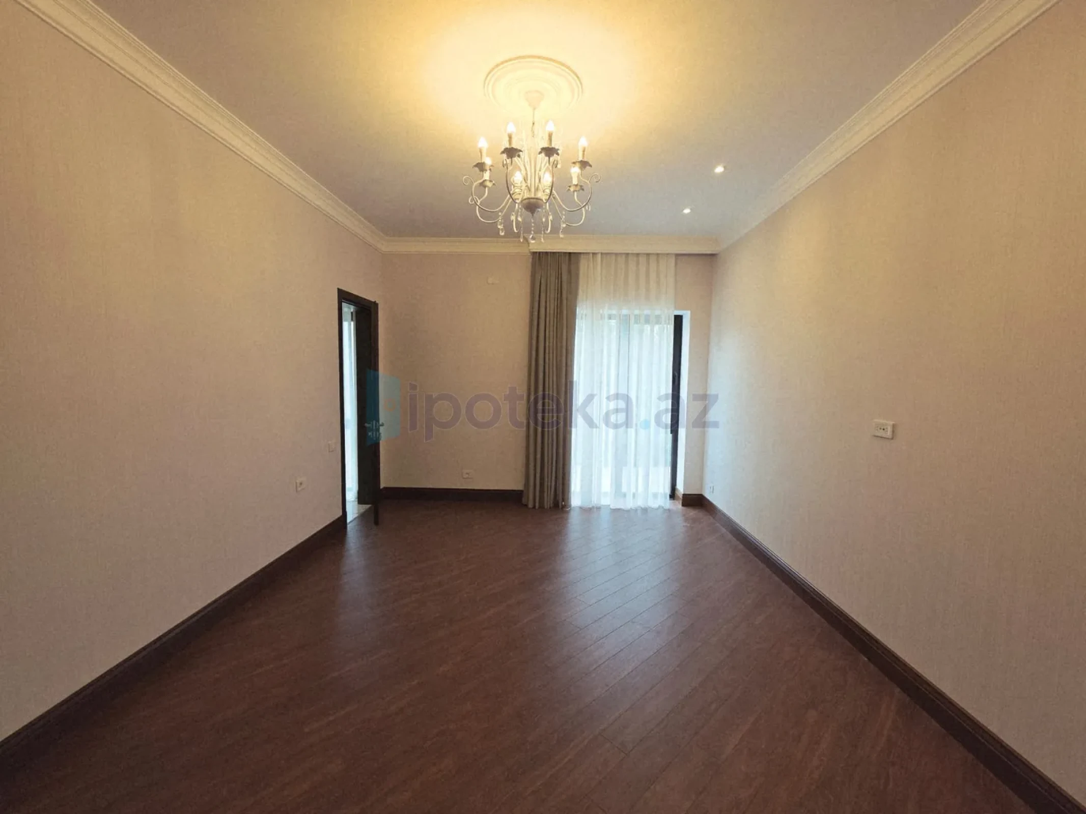 Satılır 6 otaqlı mənzil 360 m²