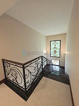 Satılır 6 otaqlı mənzil 360 m²