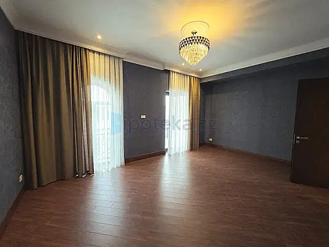 Satılır 6 otaqlı mənzil 360 m²