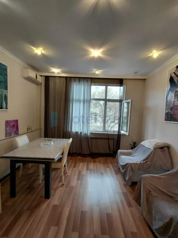 Satılır 3 otaqlı köhnə tikili 105 m²