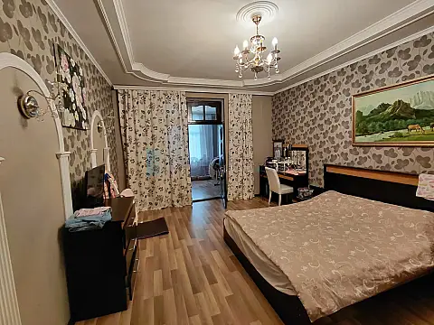 Satılır 3 otaqlı köhnə tikili 105 m²
