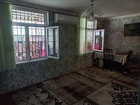 Satılır 4 otaqlı köhnə tikili 110 m²