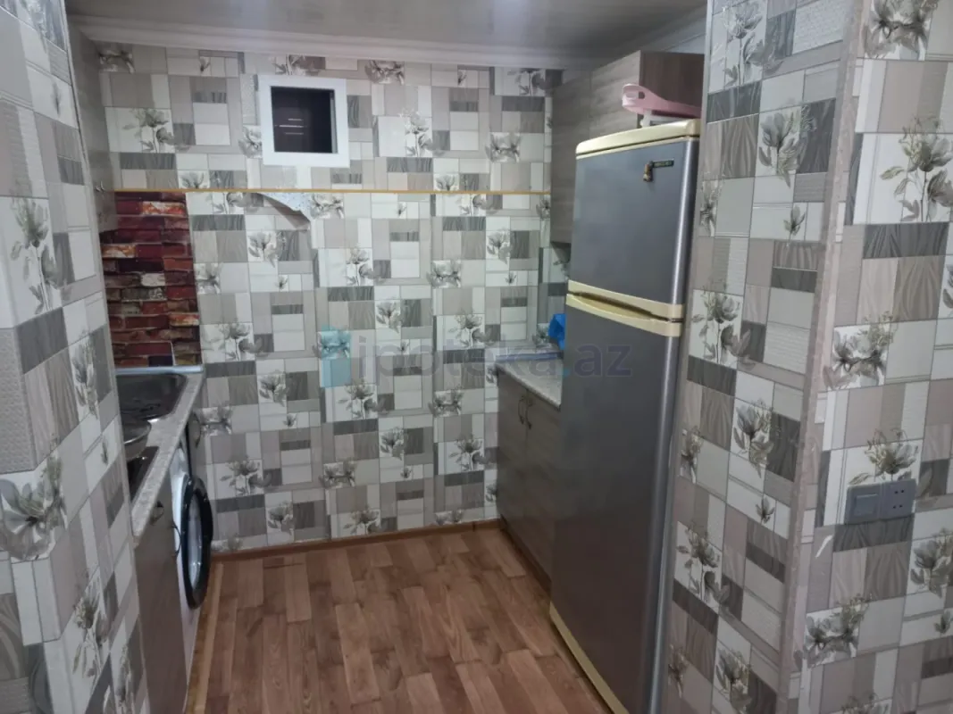 Satılır 4 otaqlı köhnə tikili 110 m²