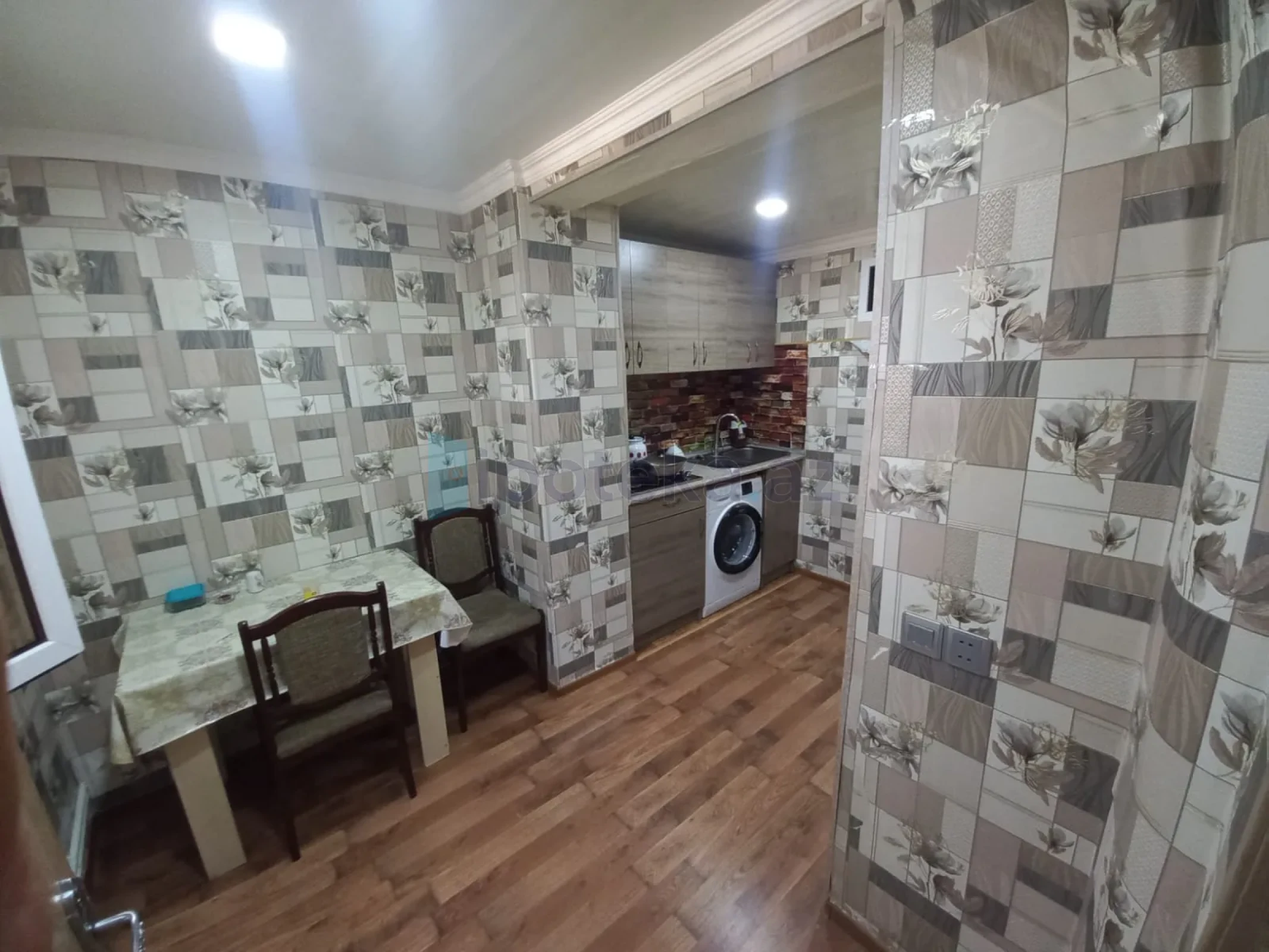 Satılır 4 otaqlı köhnə tikili 110 m²