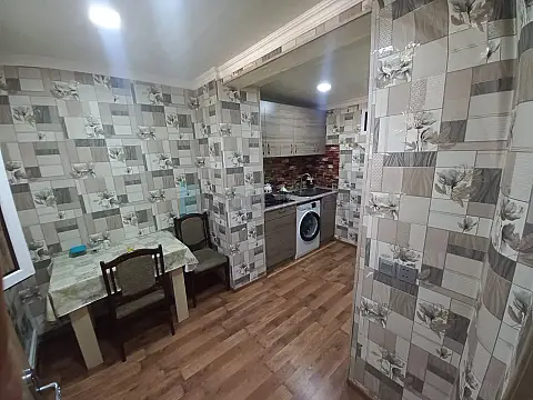 Satılır 4 otaqlı köhnə tikili 110 m²