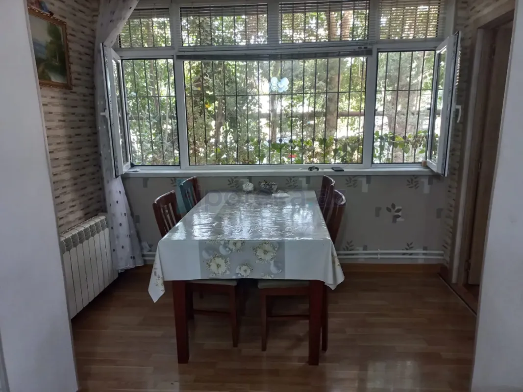 Satılır 4 otaqlı köhnə tikili 110 m²