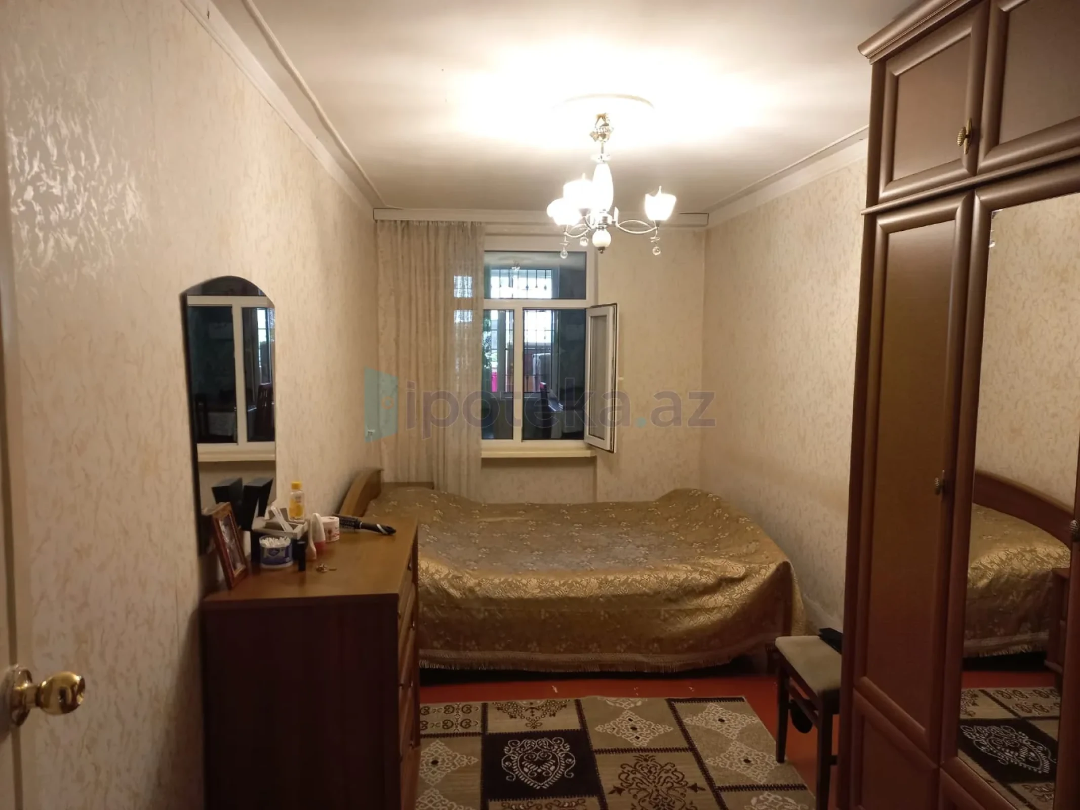 Satılır 4 otaqlı köhnə tikili 110 m²