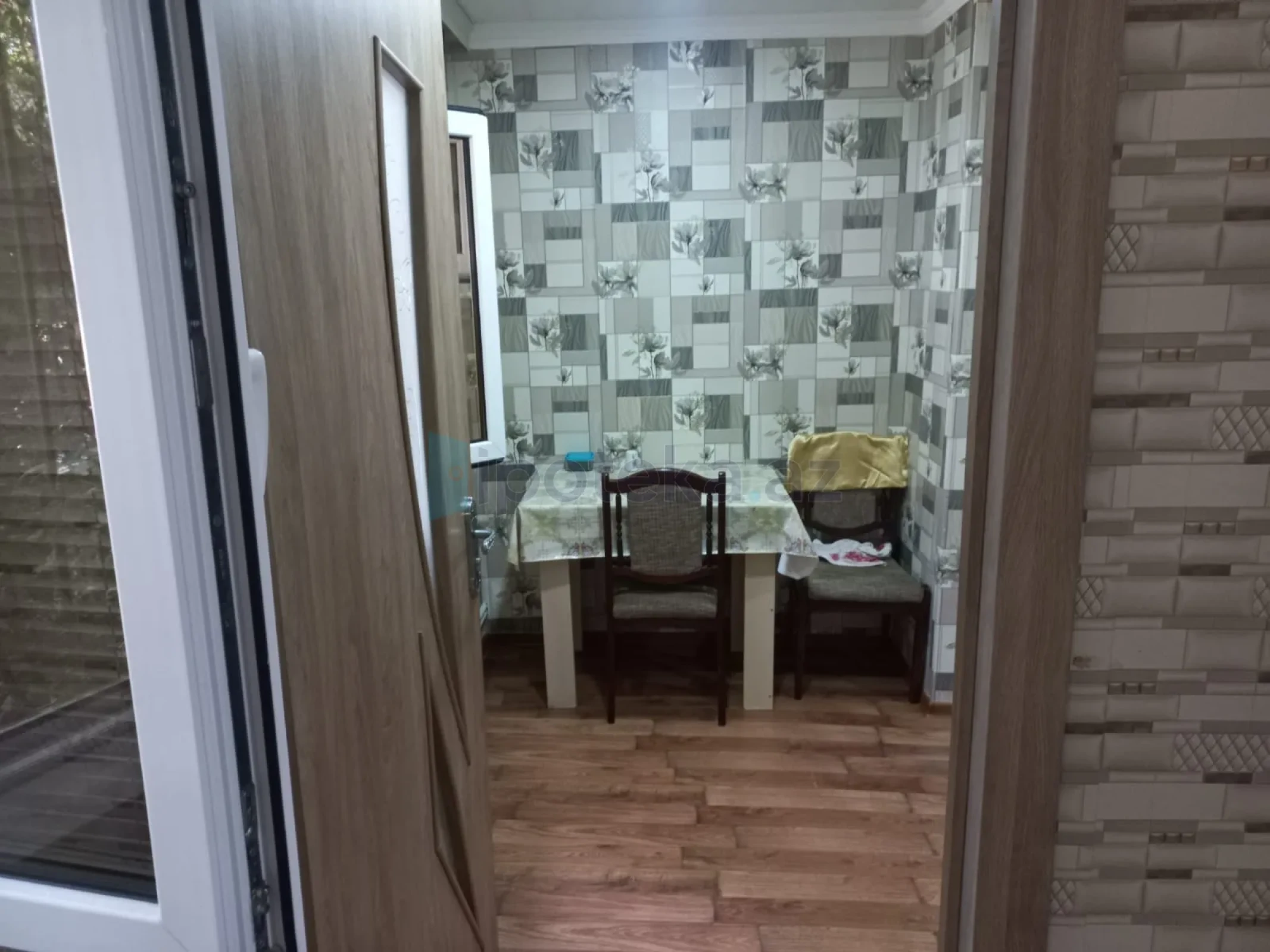 Satılır 4 otaqlı köhnə tikili 110 m²