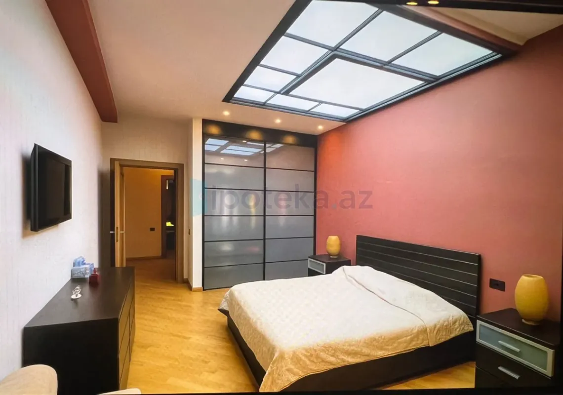 Satılır 4 otaqlı yeni tikili 200 m²