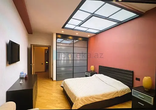 Satılır 4 otaqlı yeni tikili 200 m²