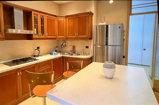 Satılır 4 otaqlı yeni tikili 200 m²