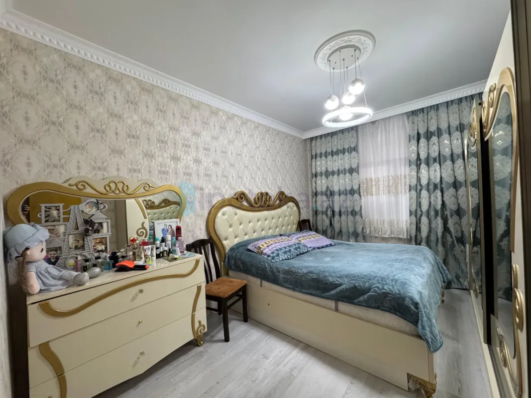 Satılır 5 otaqlı köhnə tikili 110 m²