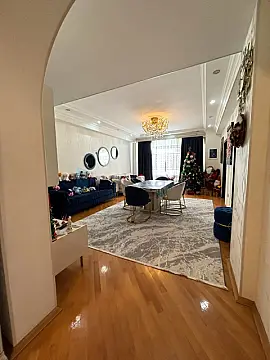 Satılır 3 otaqlı yeni tikili 130 m²