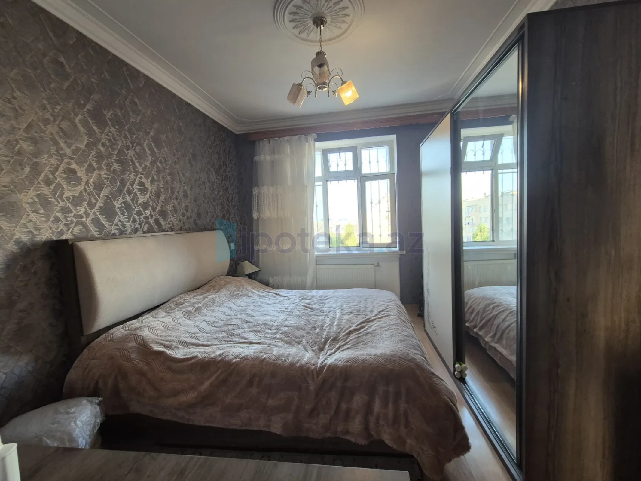 Satılır 2 otaqlı köhnə tikili 65 m²
