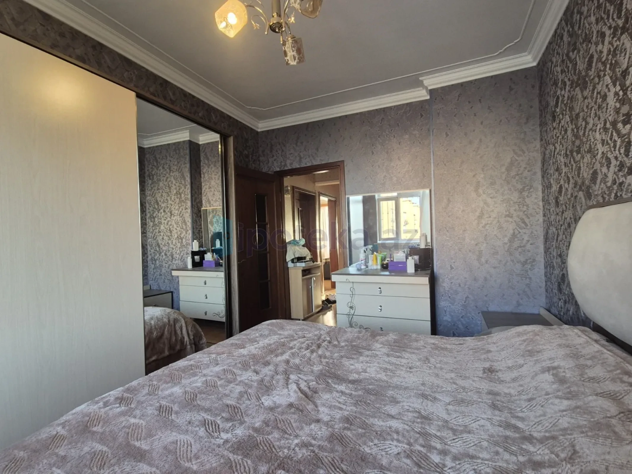 Satılır 2 otaqlı köhnə tikili 65 m²