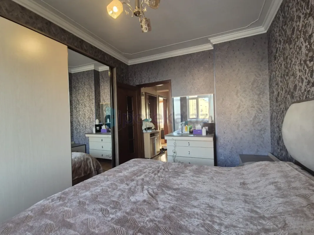 Satılır 2 otaqlı köhnə tikili 65 m²