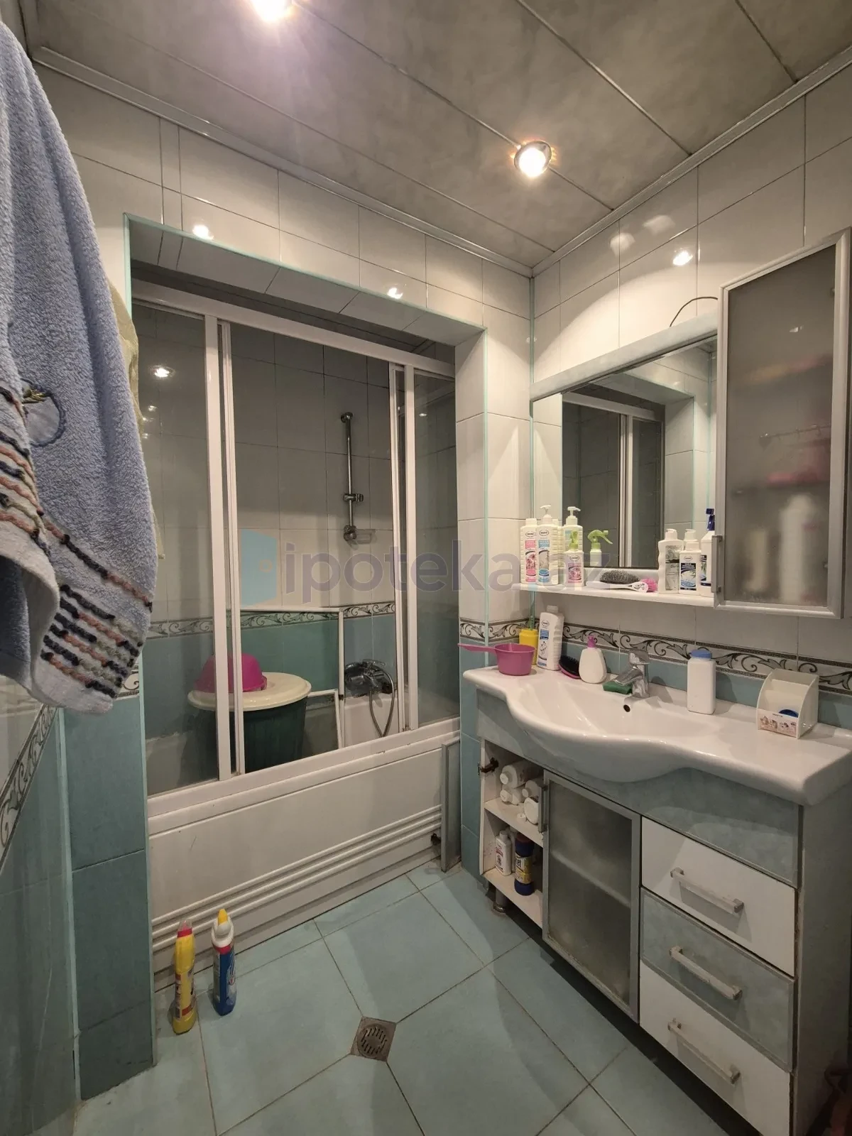 Satılır 2 otaqlı köhnə tikili 65 m²